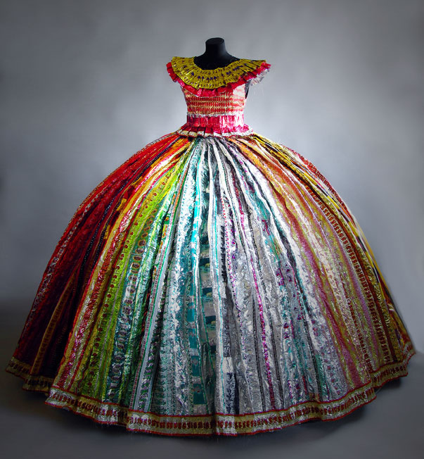 Платье из фантиков от конфет для девочки