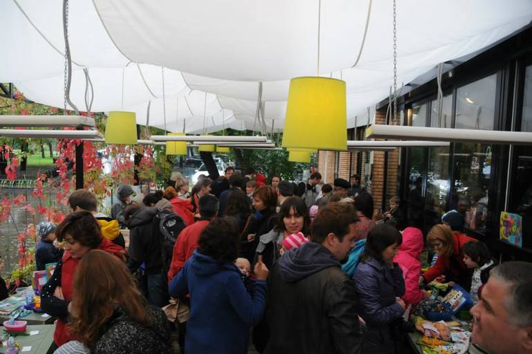 Гараж-сэил для детей в кафе на киевской