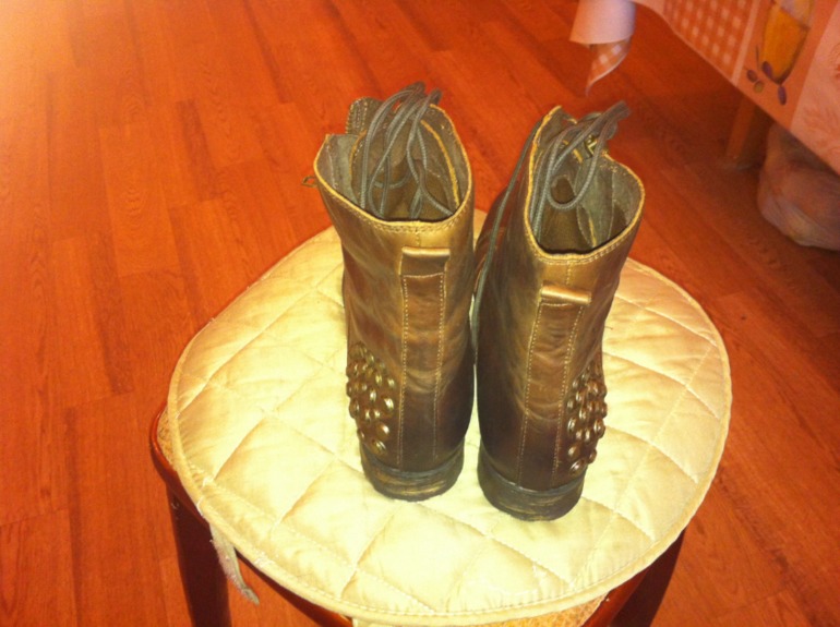 Какую верхнюю одежду носят под такие ботинки