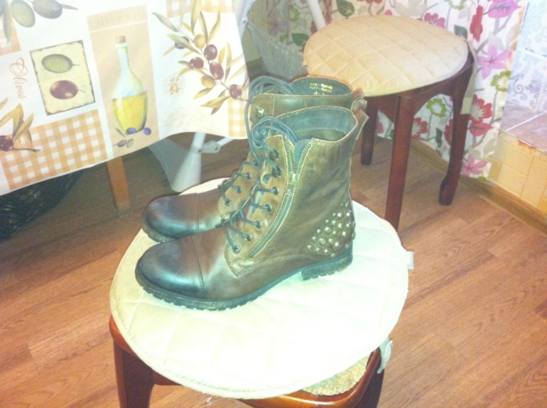 Какую верхнюю одежду носят под такие ботинки