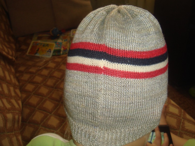 вторая шапка побольше чуть-чуть