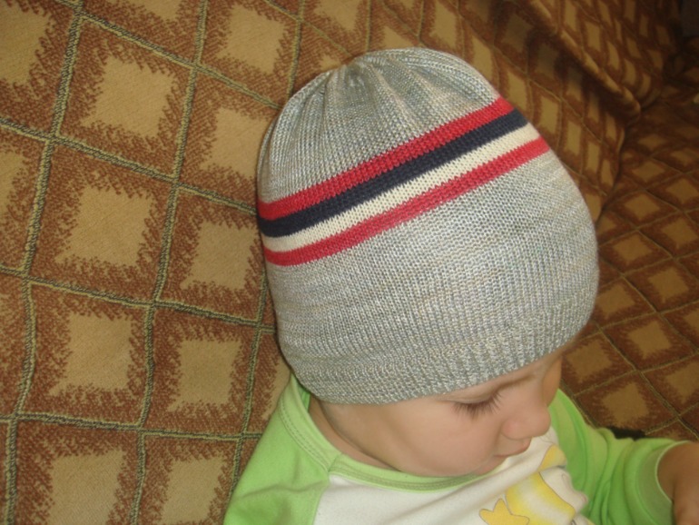 вторая шапка побольше чуть-чуть