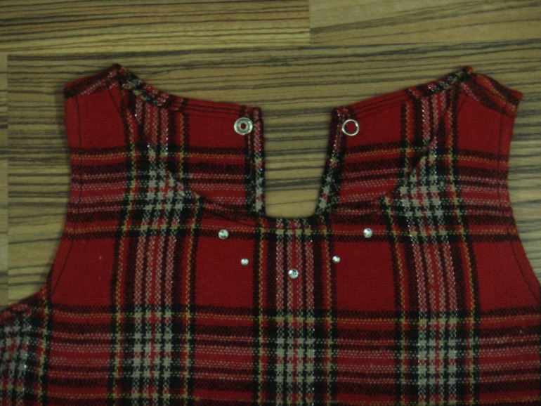 А это второй подарок воспитателю,ее доче-туника -платье