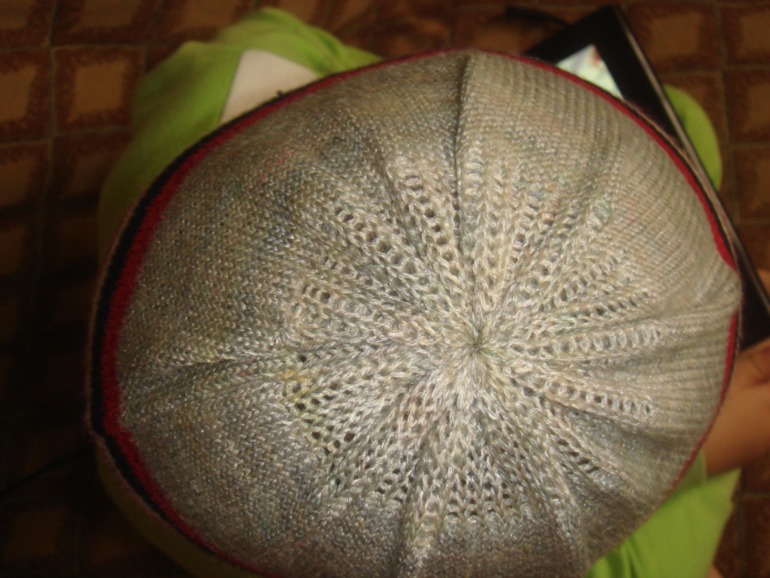 вторая шапка побольше чуть-чуть