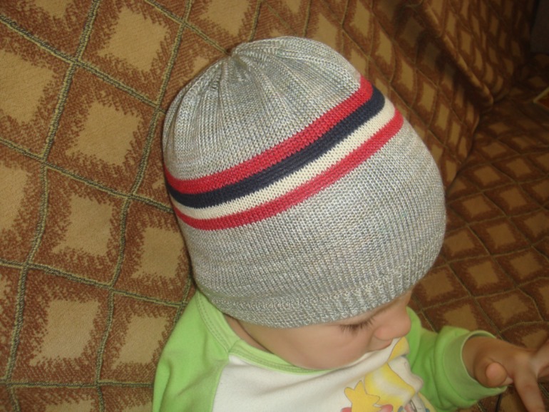 вторая шапка побольше чуть-чуть