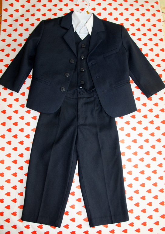 Костюм тройка 3 года (100 см) - 1600 руб.