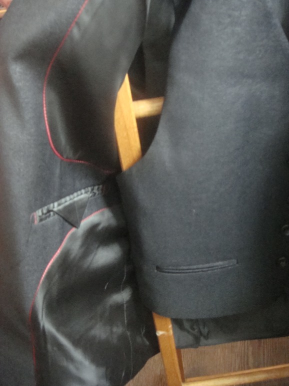 Костюм тройка д/мальчика 9-10 лет НОВЫЙ