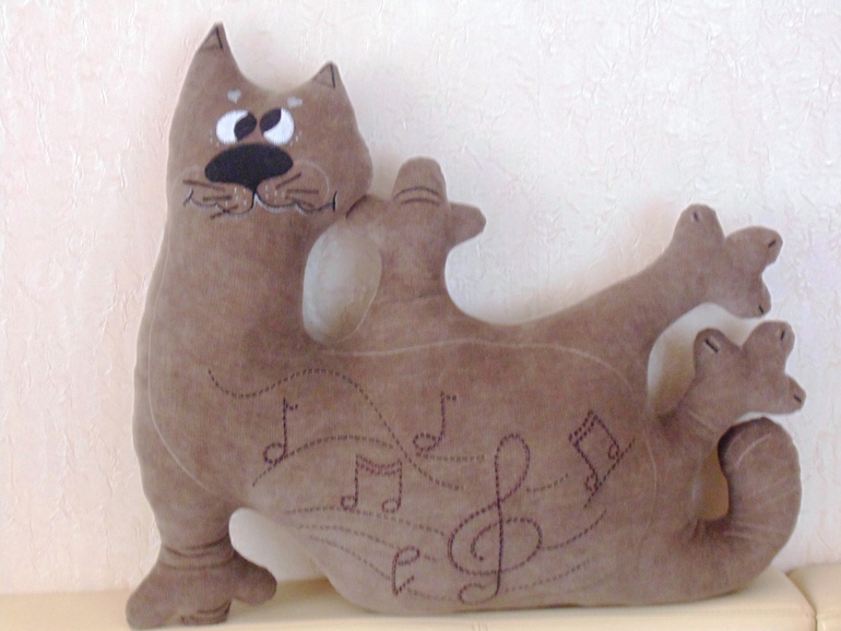 Котоподушка "Музыкальный котик"