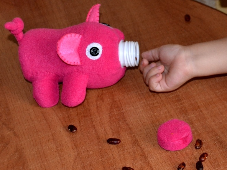 Покорми хрюшу.