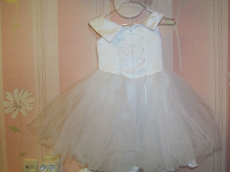 Продам платье для свадебных и официальных приемов