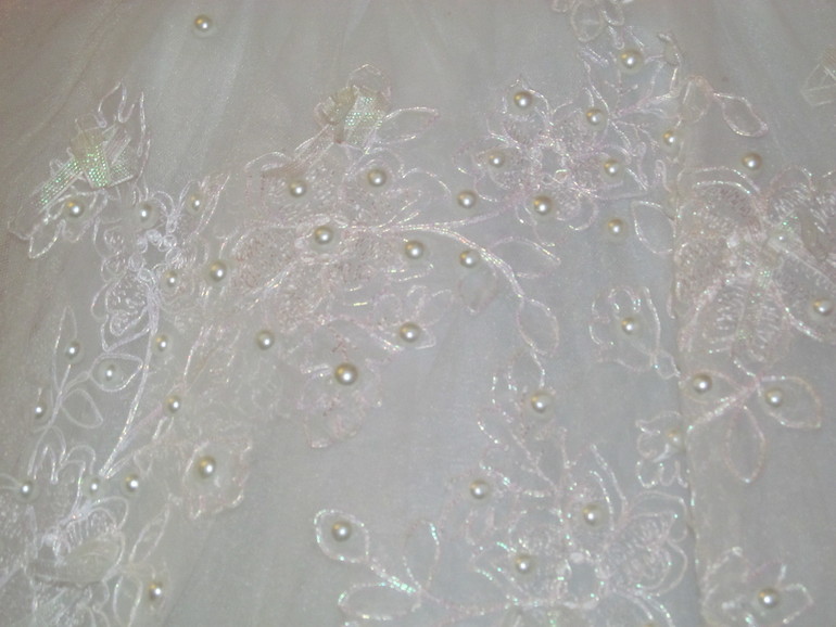 Продам платье для свадебных и официальных приемов