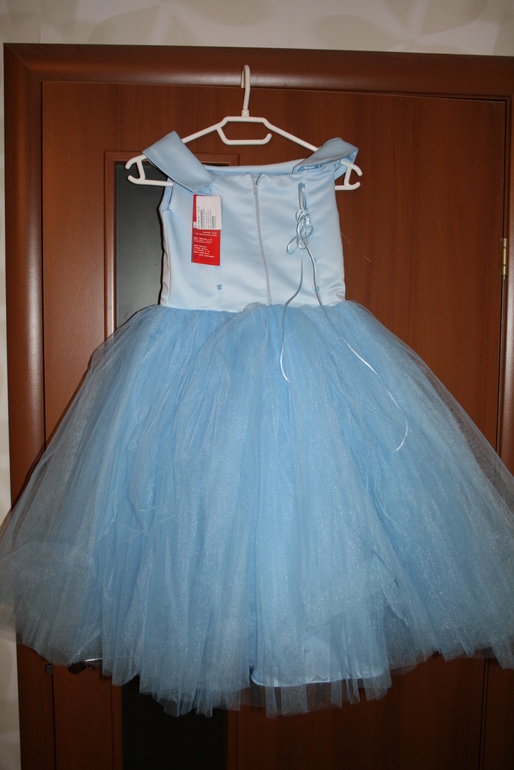 Продаю праздничное платье на девочку 6-7 лет