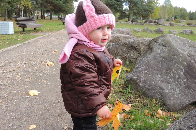 шапка в коричнево-розовом тоне