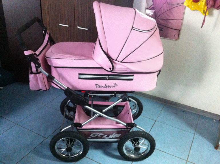 Куплю коляску для новорожденного б у. Коляска Reindeer Style 2 в 1 розовая. Коляска 2в1 Карела Галактика. Коляска экокожа розовая. Розовая коляска из экокожи.