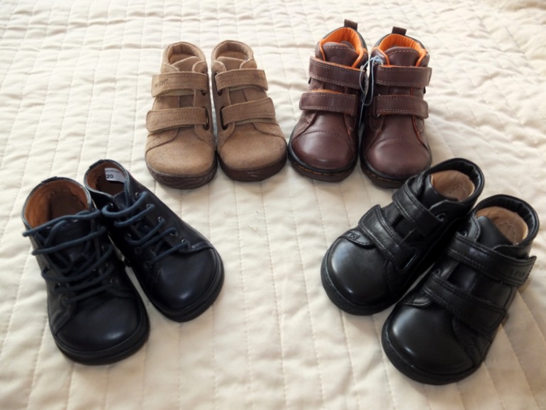 Привезла нам бабушка подарки из Европы... (одежда и обувь)