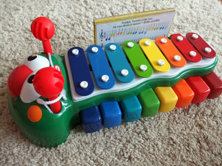 Наши любимые музыкальные игрушки в годик - барабан Battat и ксилофон Little Tikes