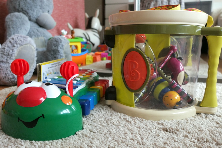 Наши любимые музыкальные игрушки в годик - барабан Battat и ксилофон Little Tikes