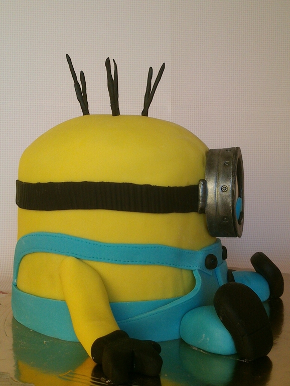 Мой четвёртый мастичный. Миньон из Гадкого Я:)