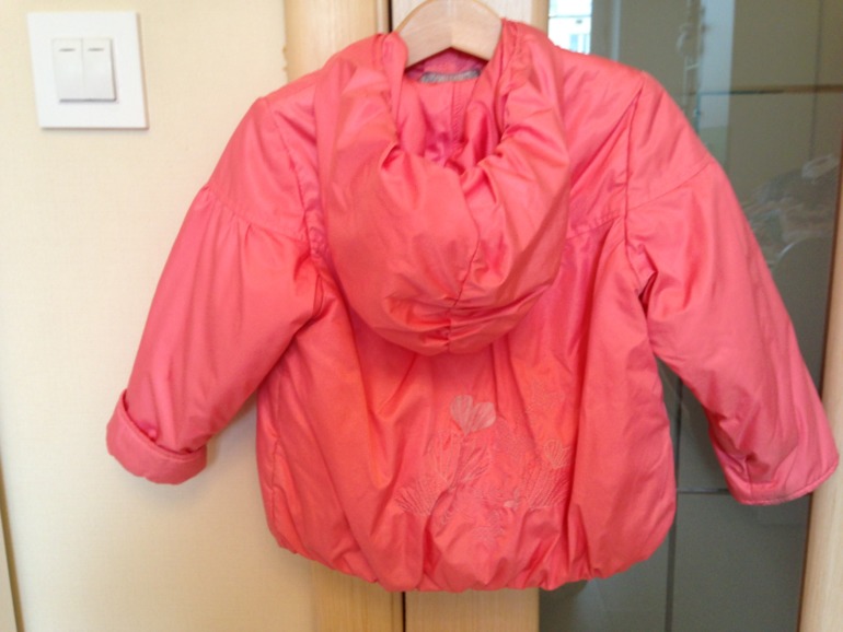 Продам 2 куртки+полукомбинезон,весна\осень+свитер+шапка+шарф, 86 рост.2000руб.