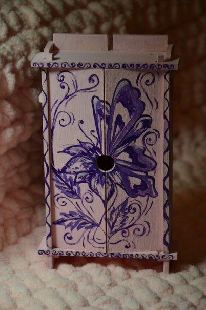 Мебель для кукол росписанное вручную.