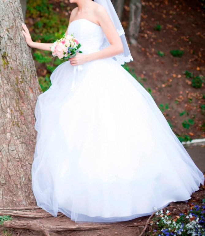 Свадебное платье, размер 42-46.Цена 10 000 руб.