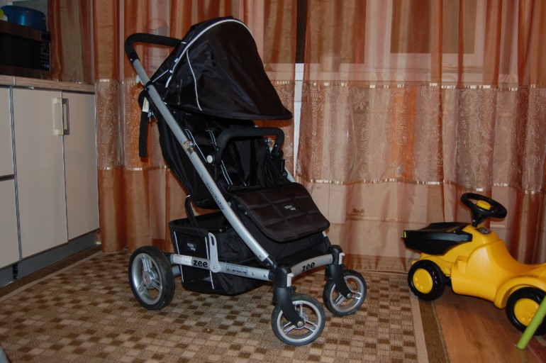Продам коляску Valco Baby zee. 7500