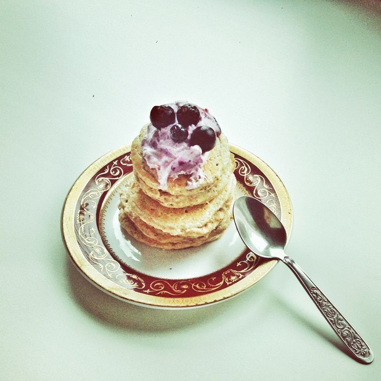 ОВСЯНЫЕ ОЛАДУШКИ БЕЗ МАСЛА С ТВОРОЖНЫМ КРЕМОМ