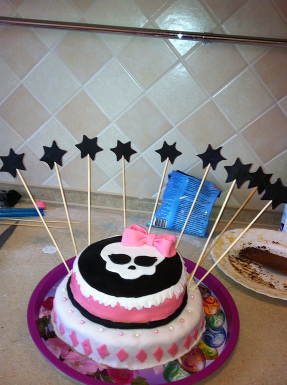 Мой первый тортик на день рождения дочурки) Девочки хочется услышать ваше мнение и критику.