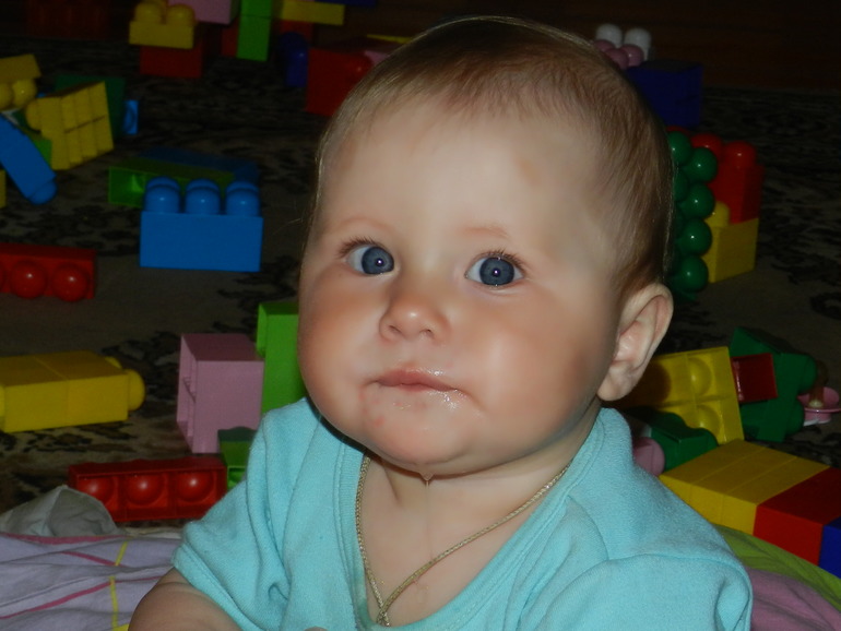 Нужно обработать 2 фотографии.