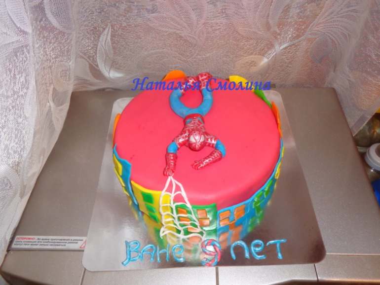 Торт с колыбелькой и человеком-пауком