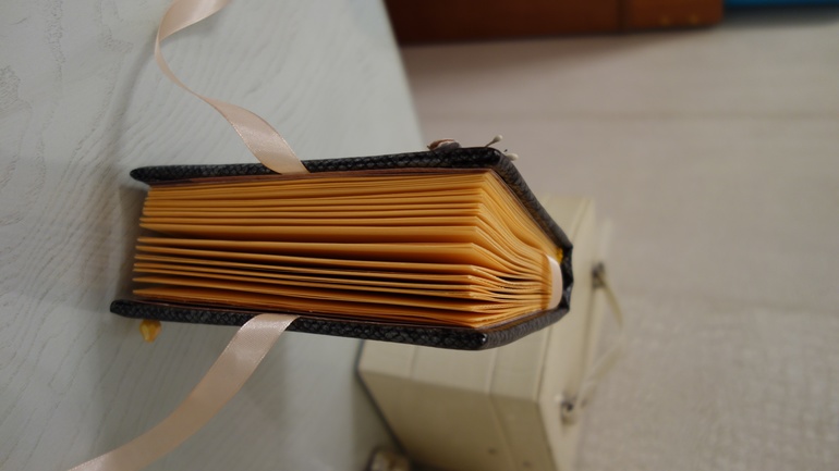 Блокнотик в кожаной обложке