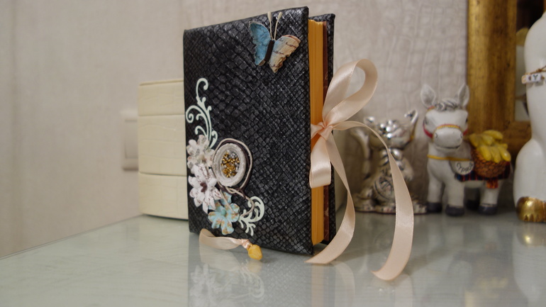 Блокнотик в кожаной обложке