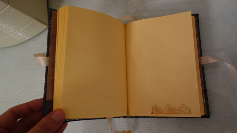 Блокнотик в кожаной обложке