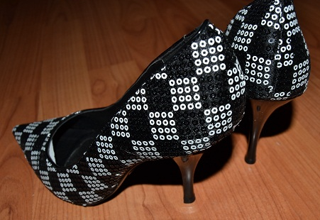 Продам обувь разрем 35-36 в отличном состоянии.