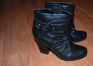 Продам обувь разрем 35-36 в отличном состоянии.