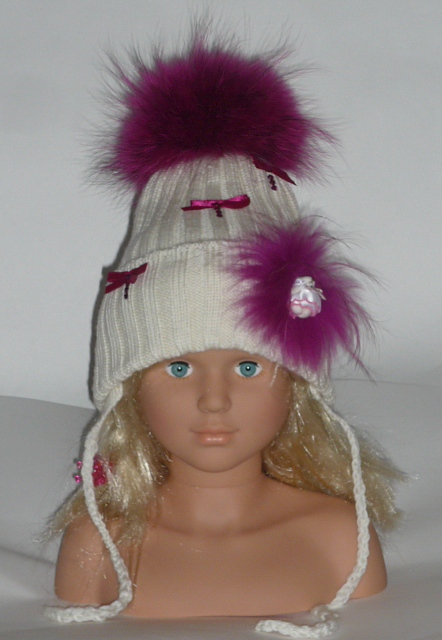 Шапочки с мех помпонами, детские и взрослые, итальянский меринос, машинная и ручная вязка на заказ