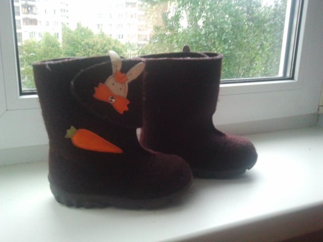 Валенки р-р 24(150) производство Беларусь, цвет коричневый,полнота 3, за 500 р.