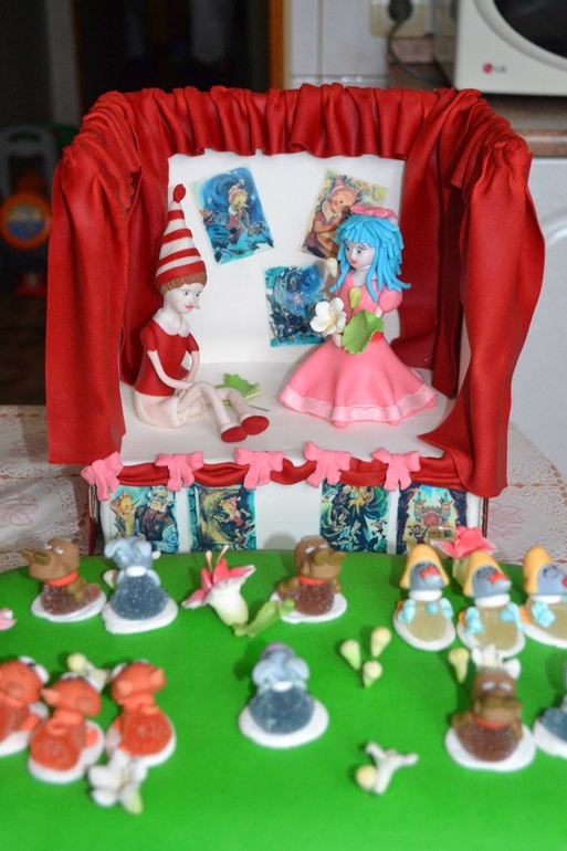 Торт "Спектакль в театре Буратино"