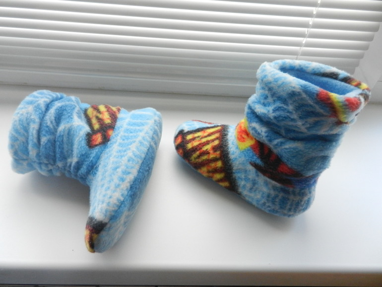 Утепляем ножки в теплые сапожки )))