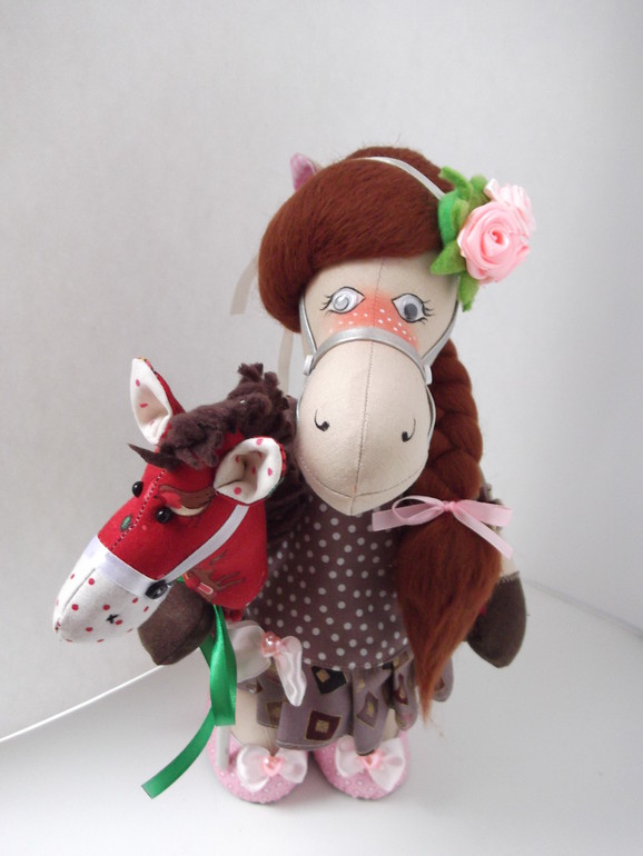 лошадка на ножках