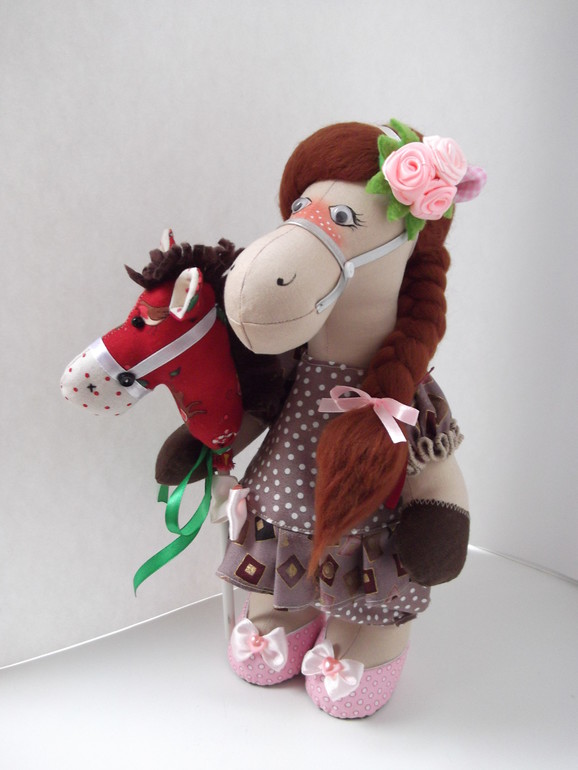 лошадка на ножках