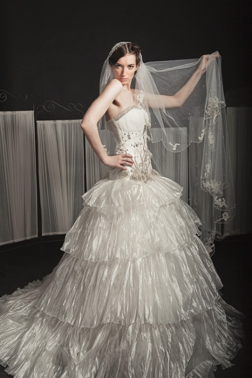 Продам свадебное платье новое 42-44 разм.на рост 168 +