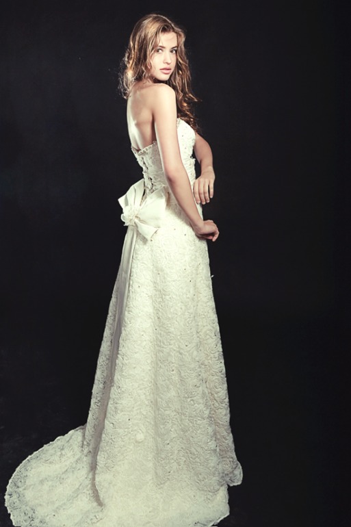 Продам свадебное платье новое 42-44 разм.на рост 168 +.25тр