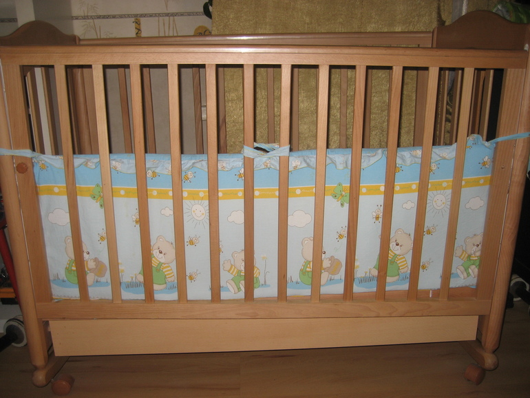 Кроватка Гандылян Ванечка 2500р. В подарок весы chicco. Славянский бульвар