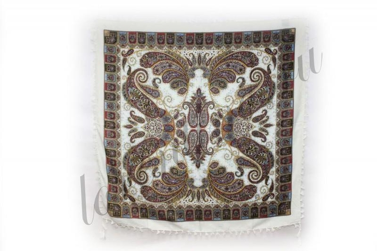 Платок к темно-синей куртке