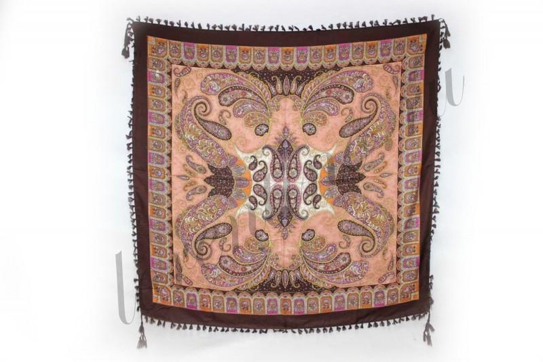 Платок к темно-синей куртке