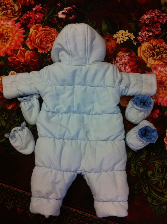 Продаю красивый комбинезон Mothercare прогулочный 0-3 мес 6,5 кг