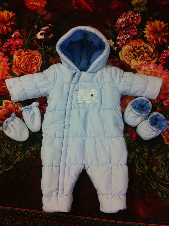 Продаю красивый комбинезон Mothercare прогулочный 0-3 мес 6,5 кг