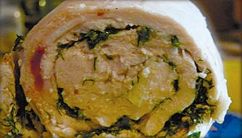 Куриный рулет с зеленью.
