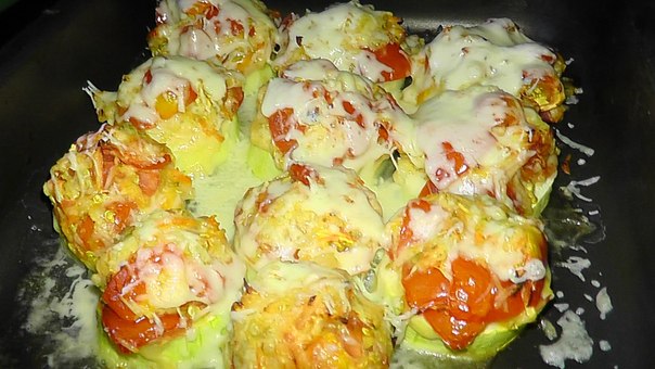 Кабачок запеченный с овощами